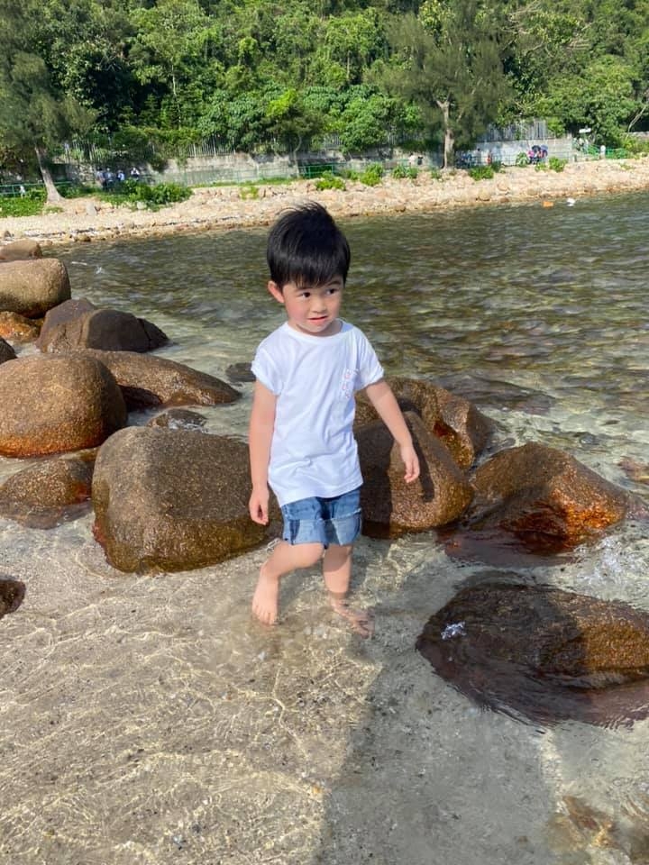 橋咀沙灘海水清澈。