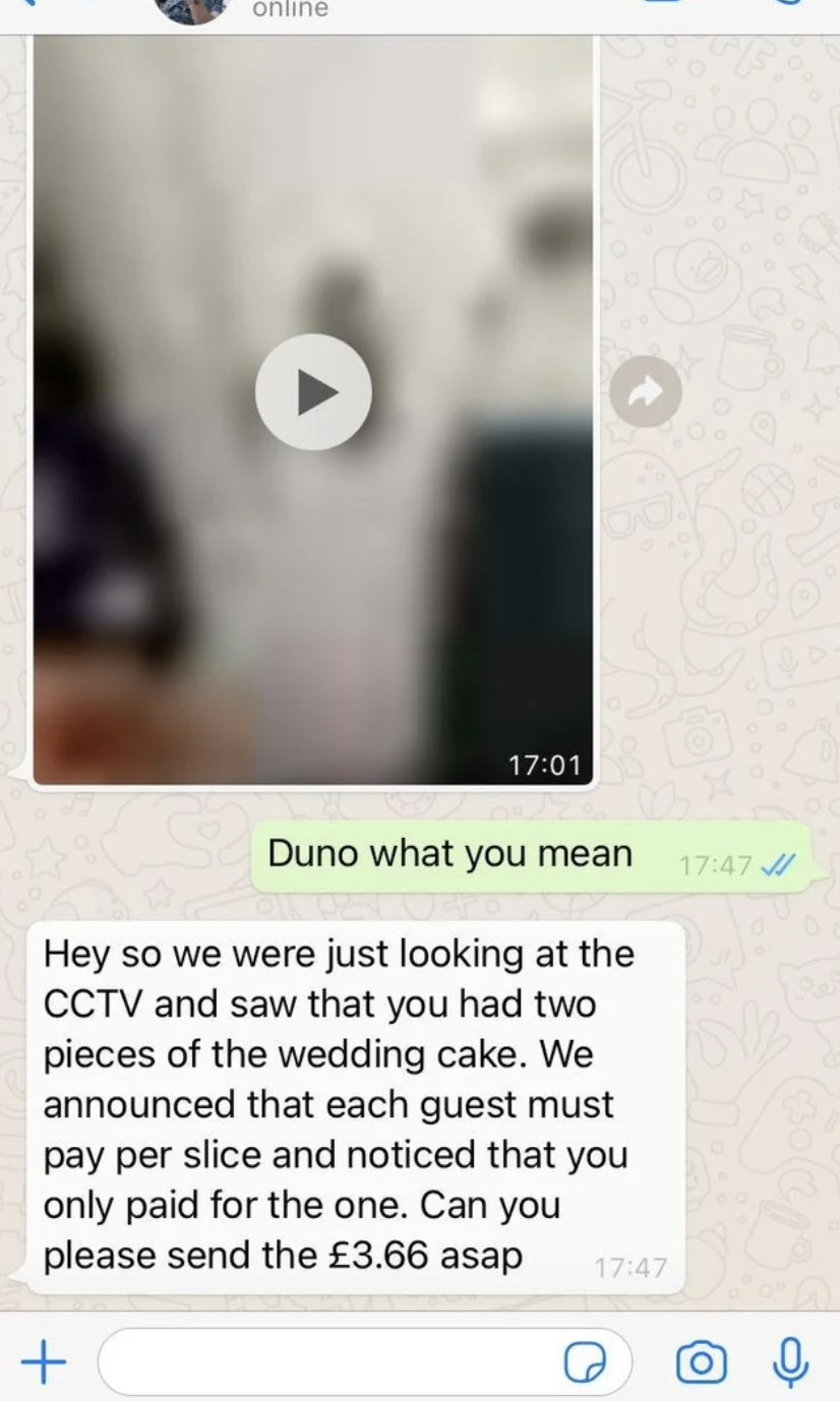 有一對新人為了慳錢,向賓客逐件收取結婚蛋糕的費用。