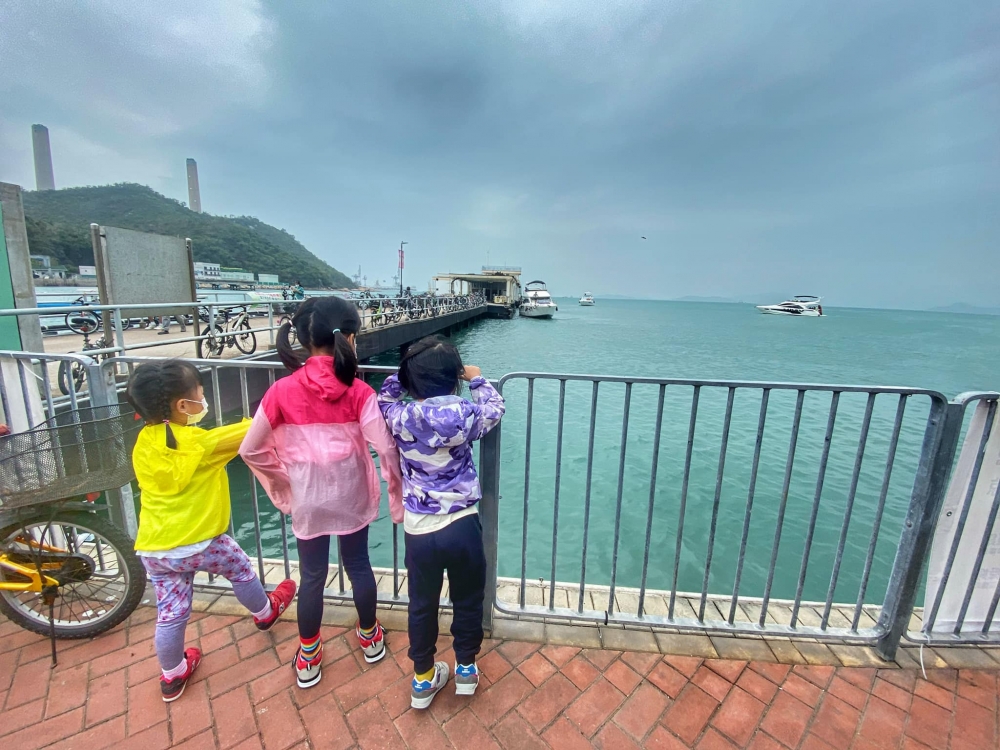 南丫島榕樹灣碼頭風景怡人。