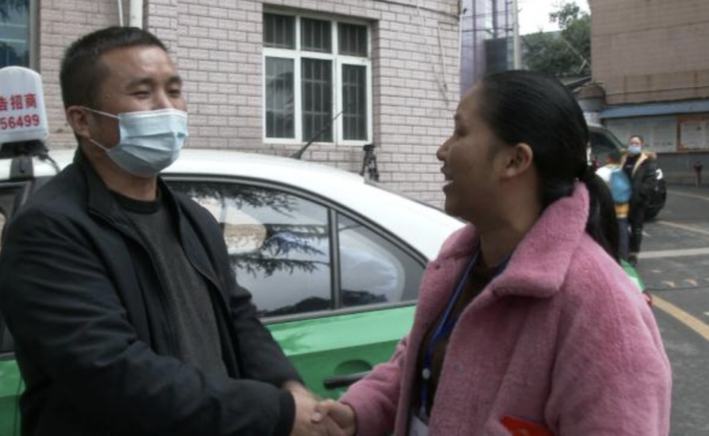 這位良心司機表示自己亦是一位爸爸,所以深知媽媽當時的擔憂。