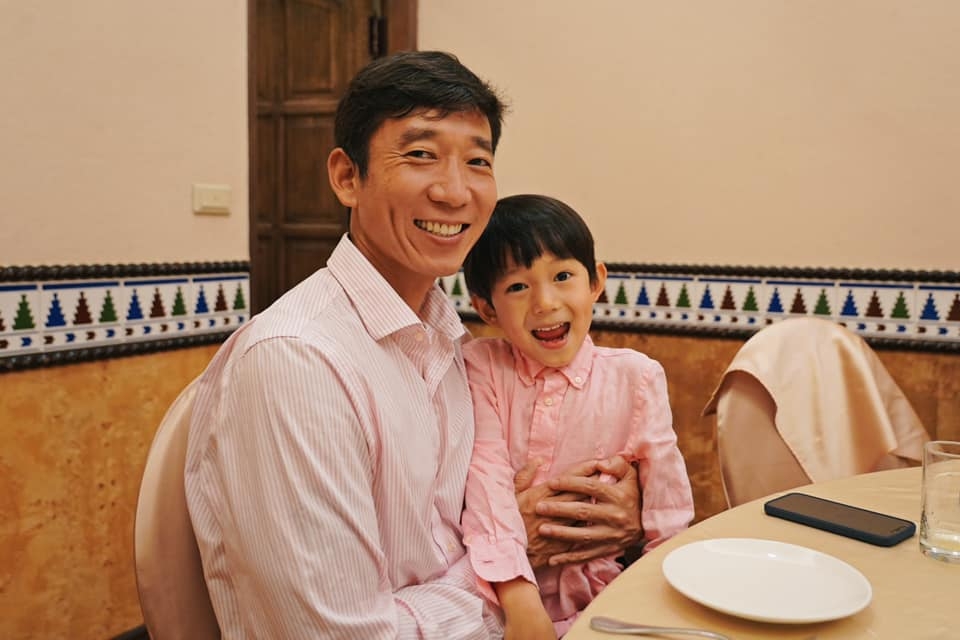 Tony過去不擅於和Max相處。