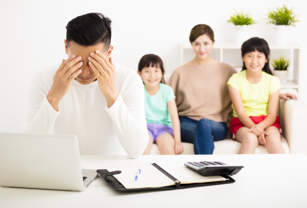 為了表示孝順,不少人會給父母家用。