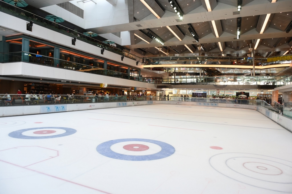 歡天雪地溜冰場 Glacier特設冰壼體驗場地。