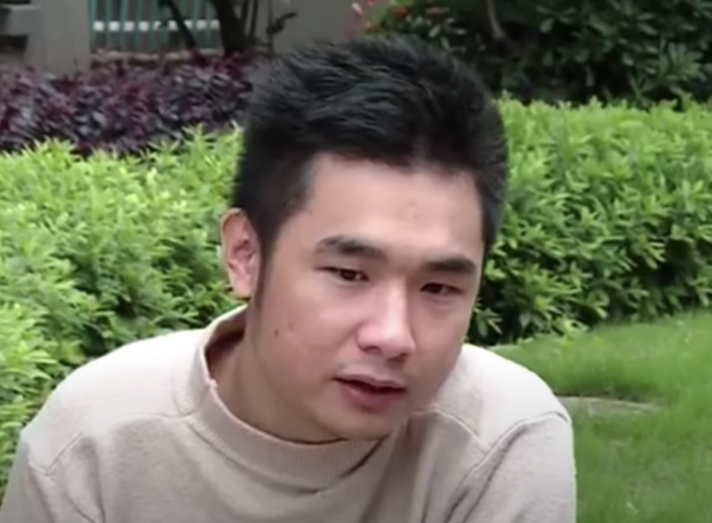 她認為老公太靚仔,以及對方是自己的初戀而拒絕離婚。