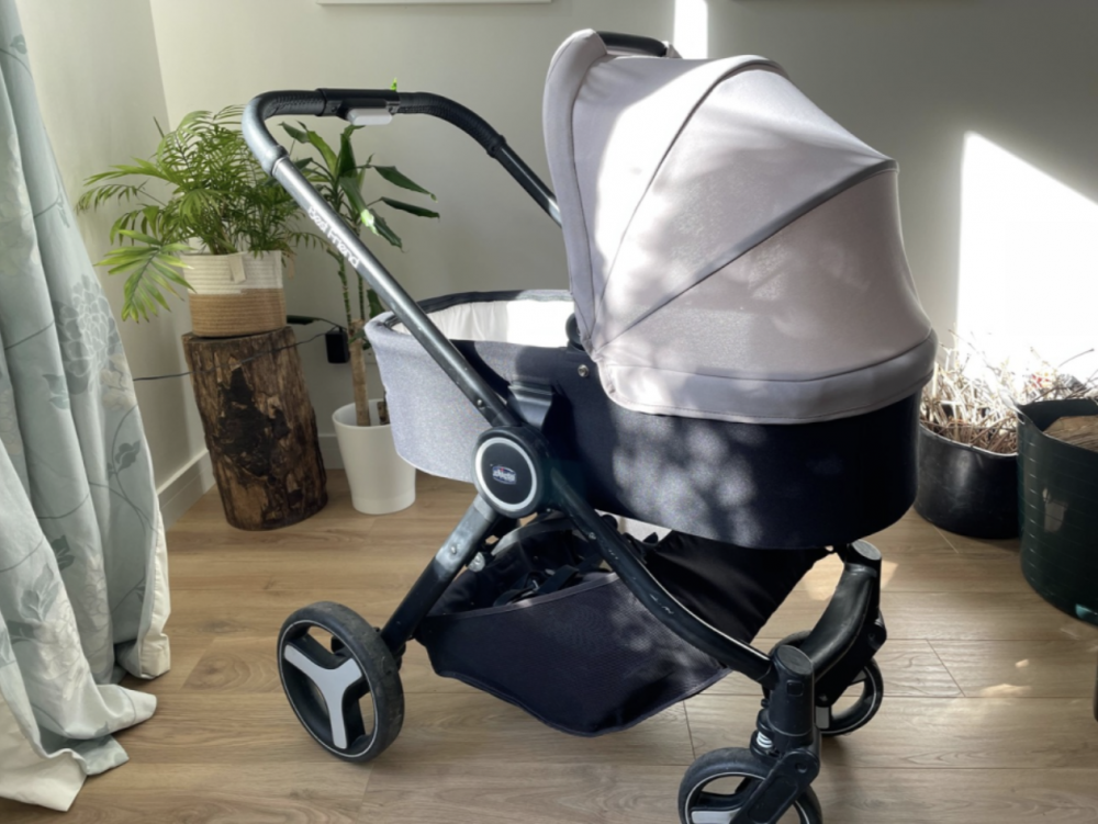 Tom成功以60英鎊購買一套原價為294.95英鎊的二手嬰兒車和汽車座椅