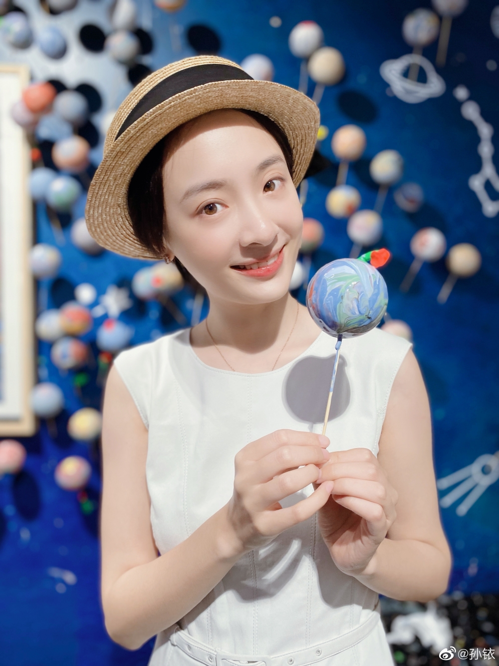 孫銥長相甜美,懷孕前身材消瘦。