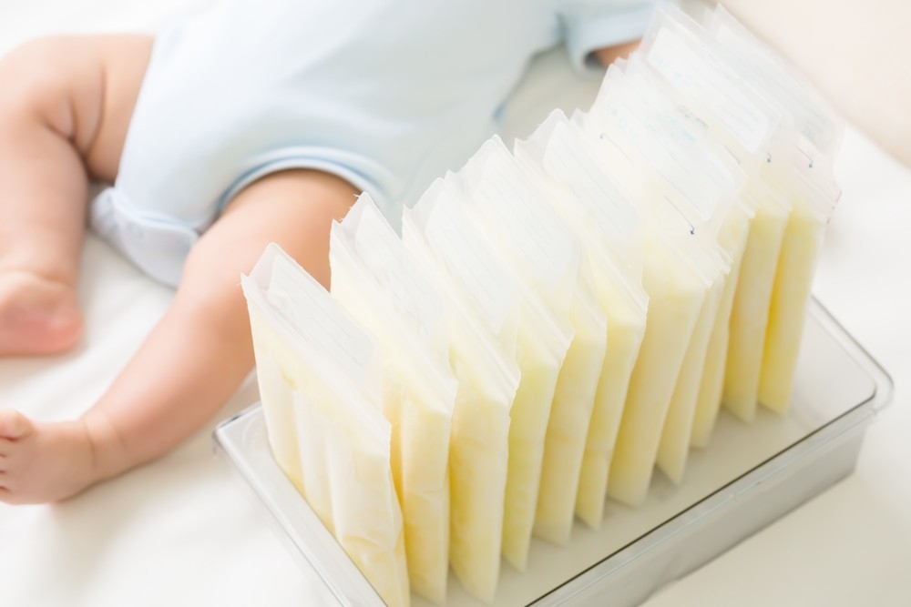 母乳在-18℃或以下的冰格內儲存，則可延長保存期限至6個月。