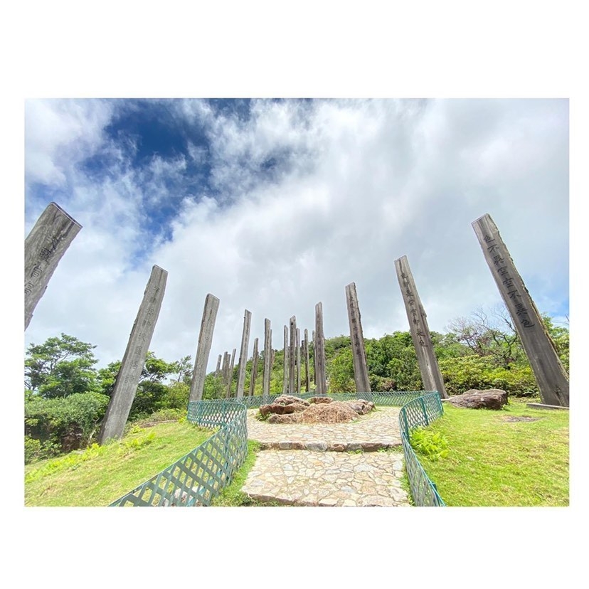 大嶼山鳳凰山山麓上的心經簡林。