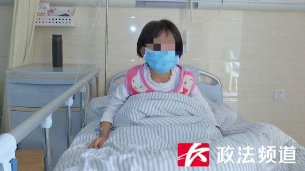 女童送院檢查後發現卵巢蒂部扭轉720度。