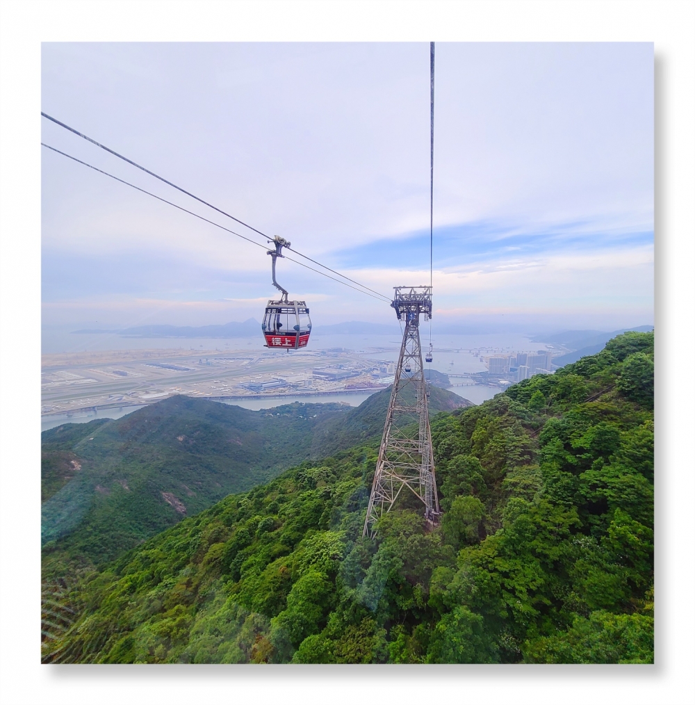 大嶼山親子好去處之昂坪360纜車。