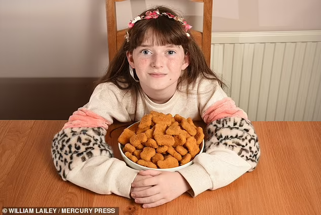 英國一名11歲女童從嬰兒時期戒奶後,便變得極為「挑食」,過去10年幾乎只吃炸雞塊。