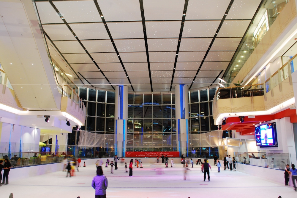 The Rink 圓方 Elements 溜冰場香港首個及唯一一個採用分鐘收費的溜冰場。
