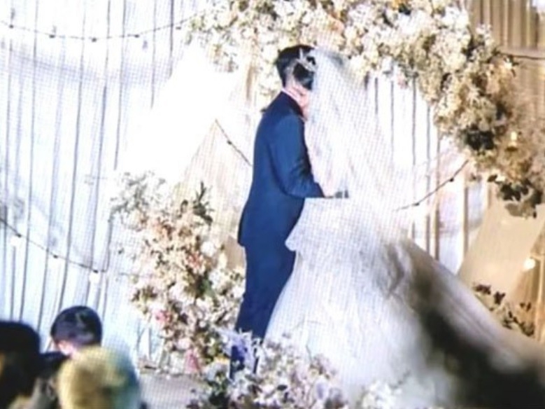 新郎被公司發警告指他謀取利益。