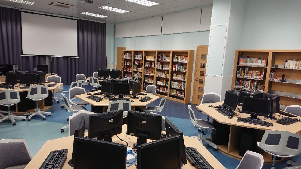 聖斯類中學小學部電腦資訊室。