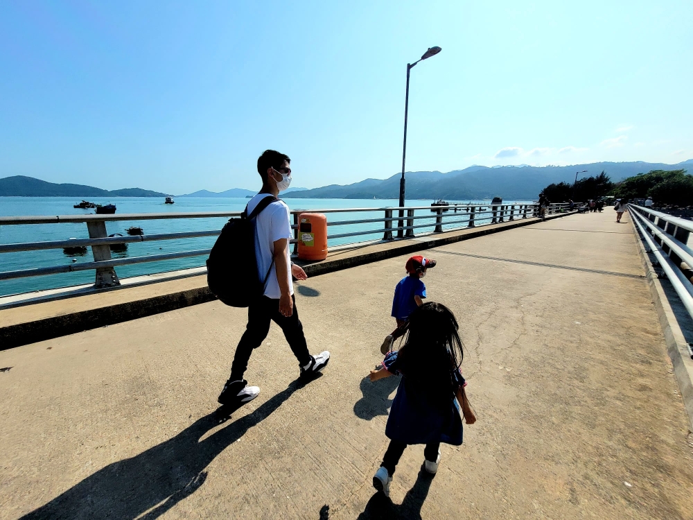 沿著直路,就能到達大利島。