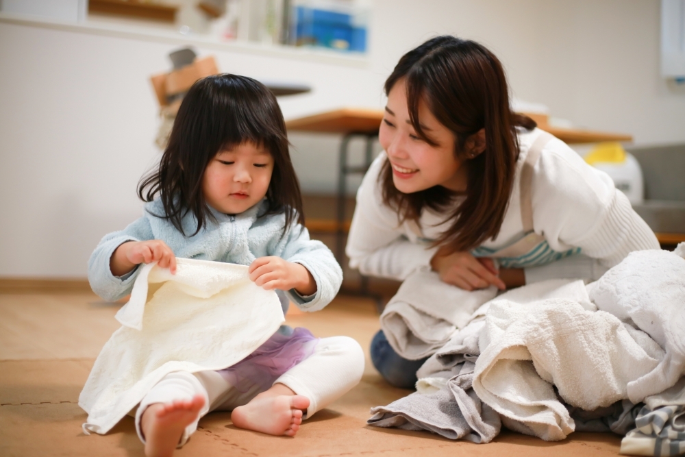 哈佛大學一項調查研究顯示,愛做家務的孩子和不愛做家務的孩子,成年之後的就業率和犯罪率有明顯差別。
