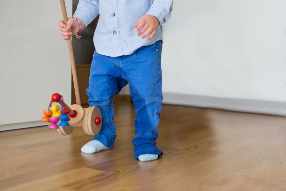外國有位4歲男孩,因被繼姑媽處罰長達90分鐘的 Time Out 而瀨尿。