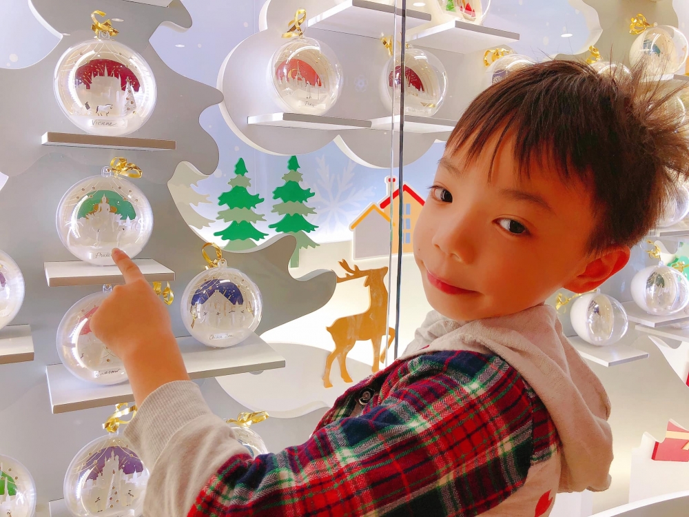 小朋友不能出國旅行,也能體驗一把白色聖誕氛圍~