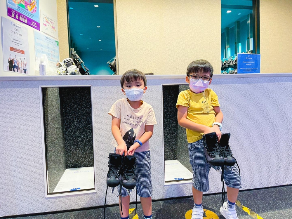 換上溜冰鞋,一起去溜冰~