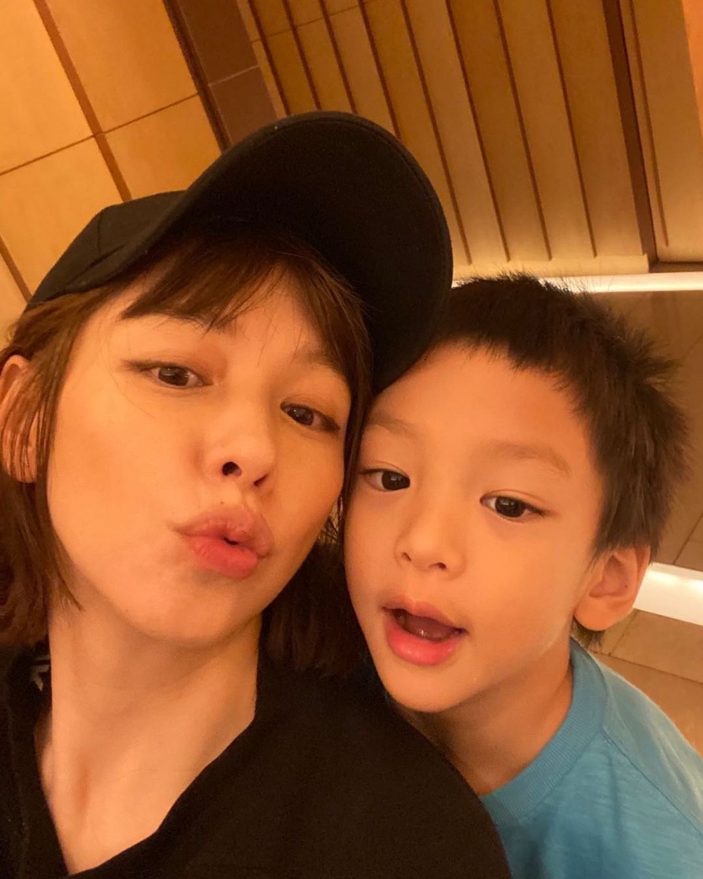 徐若瑄以40高齡產下兒子。