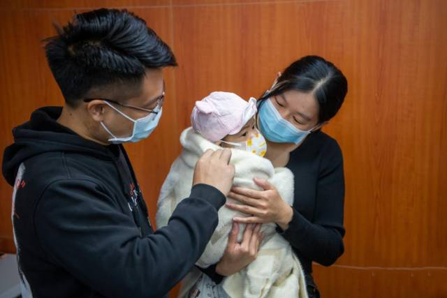 親友勸婷婷爸爸讓女兒放棄治療。