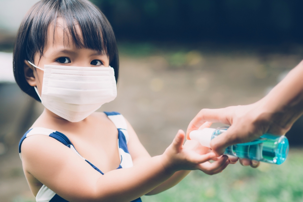 入院有為女兒配戴口罩,做後預防傳染措施。
