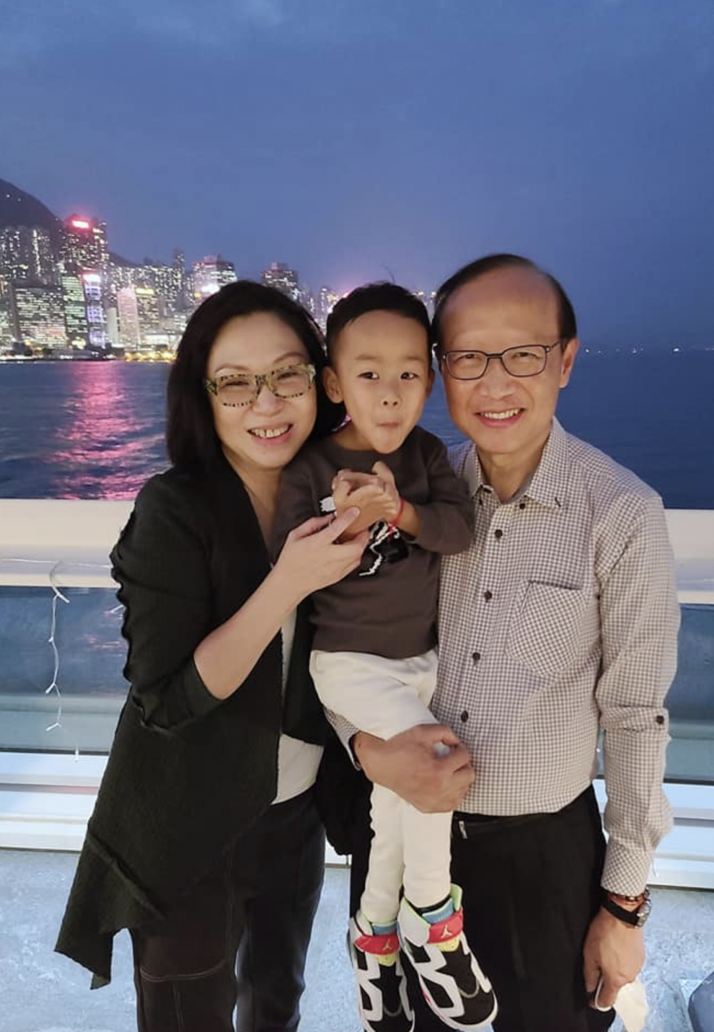 在小鐵漢媽媽經常頻撲到醫院的多年期間，老爺奶奶就一直默默地支持着她。