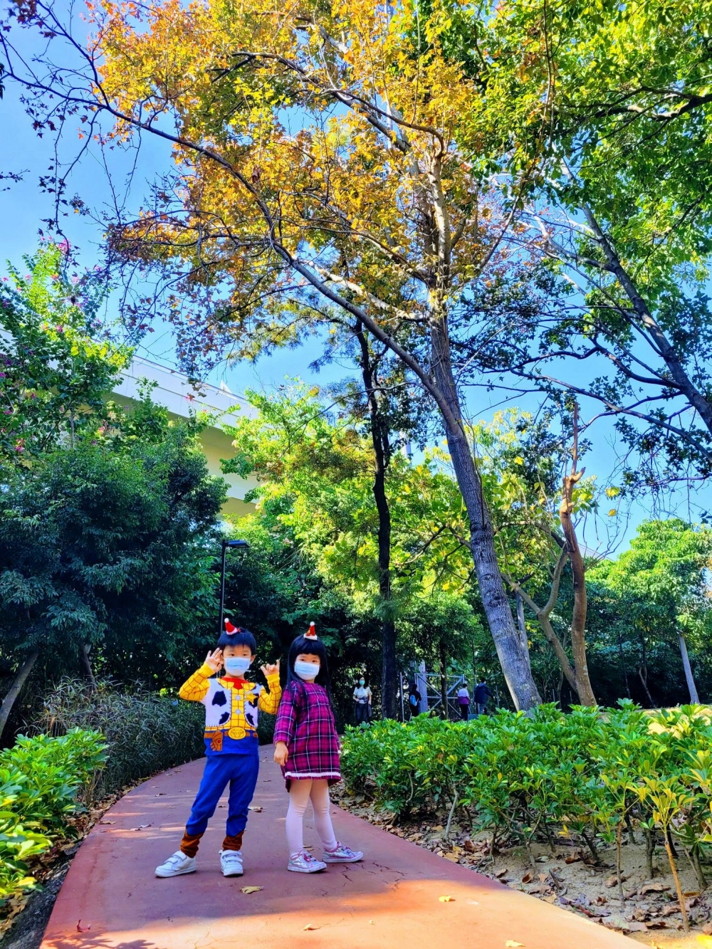 賞楓好去處之荔枝角公園,荔枝角公園融入中西結合的風格設計。