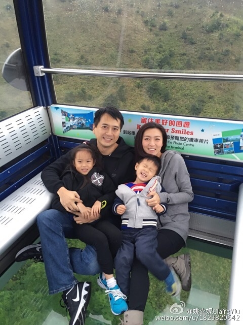 夫妻兩育有一對兒女Kyra和Kyros。