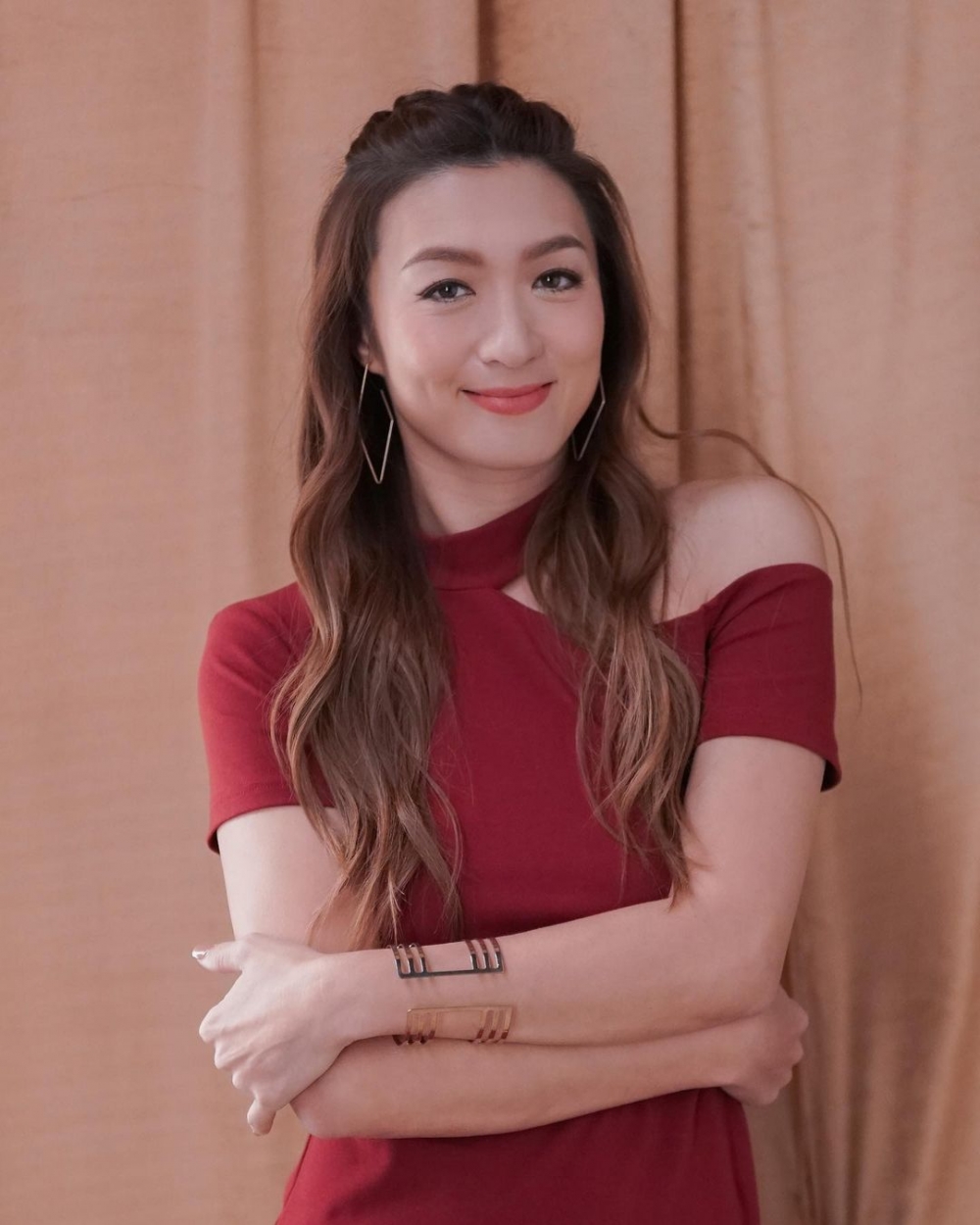 43歲的姚嘉妮充滿成熟魅力。