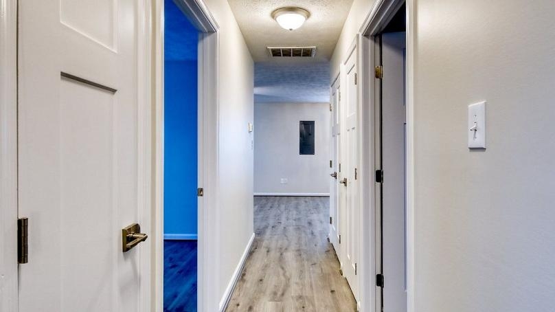 房屋面積1,200尺，有3間睡房和2間浴室。