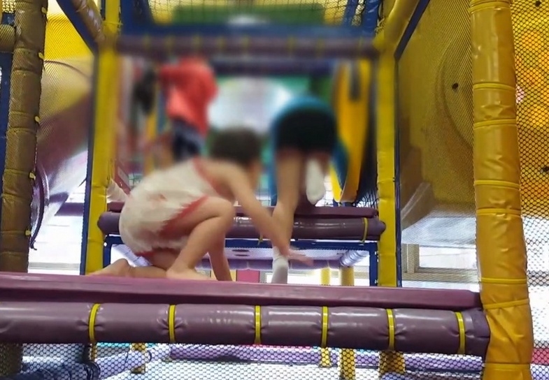 台灣數年前有一名5歲男童在麥當勞不慎跌倒。