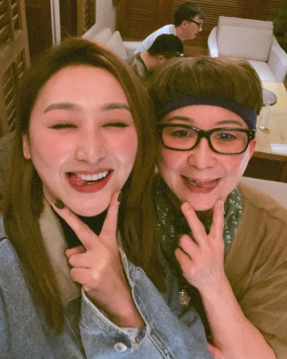 媽媽也配合高海寧可愛合照～