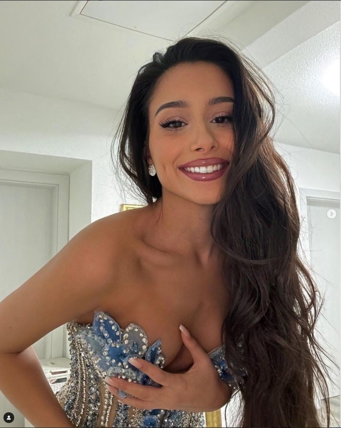 Alena需自費購買伴娘禮服。