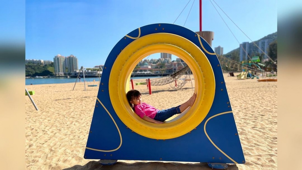 大白灣沙灘遊樂場擁有許多設施讓小朋友玩樂。