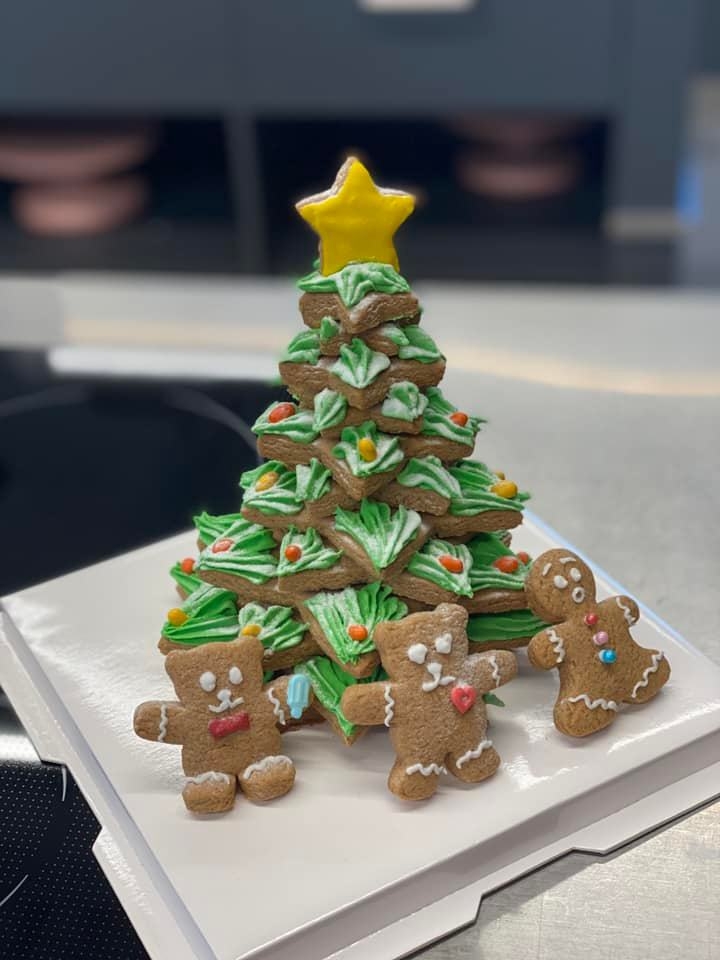 KidzTech舉辦的「閃住過聖誕」烘焙工作坊，推出超可愛曲奇聖誕樹。