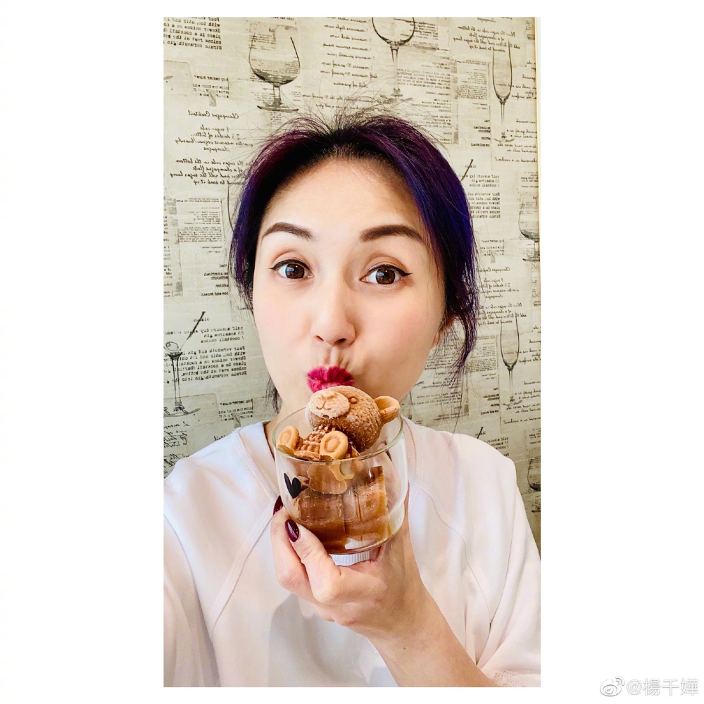 楊千嬅工作重心移至上海,也居家移居上海。