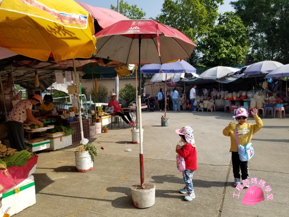 逛完雲泉仙館,不如到墟市覓食。