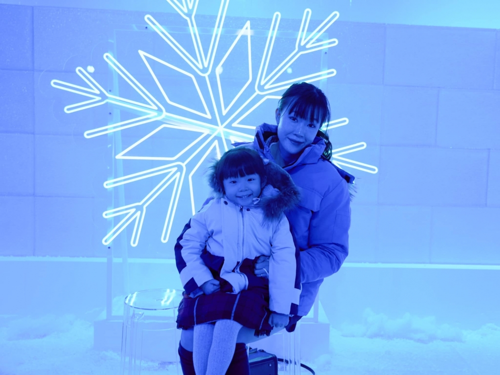 在零下15ºC的冰屋內穿上羽絨服,不用到歐洲也能有寒冬過聖誕體驗。