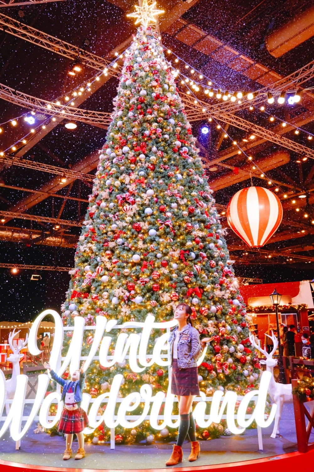 市集內還有飄雪聖誕樹,是打卡必備~