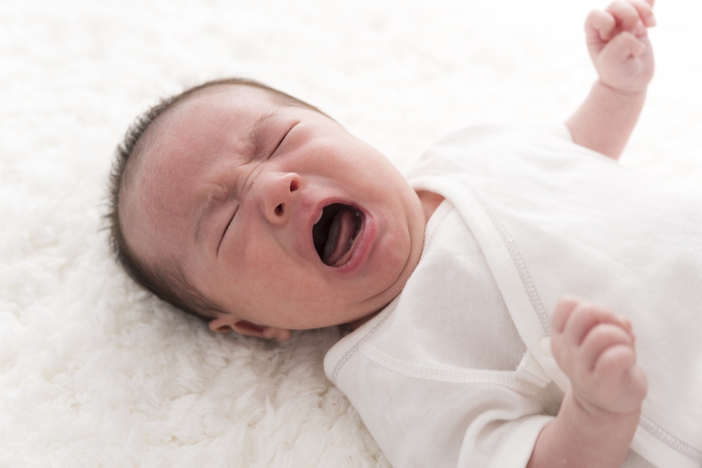 一名港媽疑因跟老公爭吵，一怒之下竟把只有8個月大的兒子丟棄在屋企村口的垃圾桶。