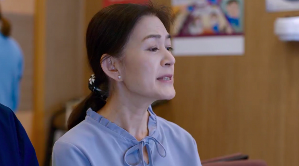 奶奶雖口上說不要讓人妻為難，但明顯就是打算用自己來逼人妻屈服。