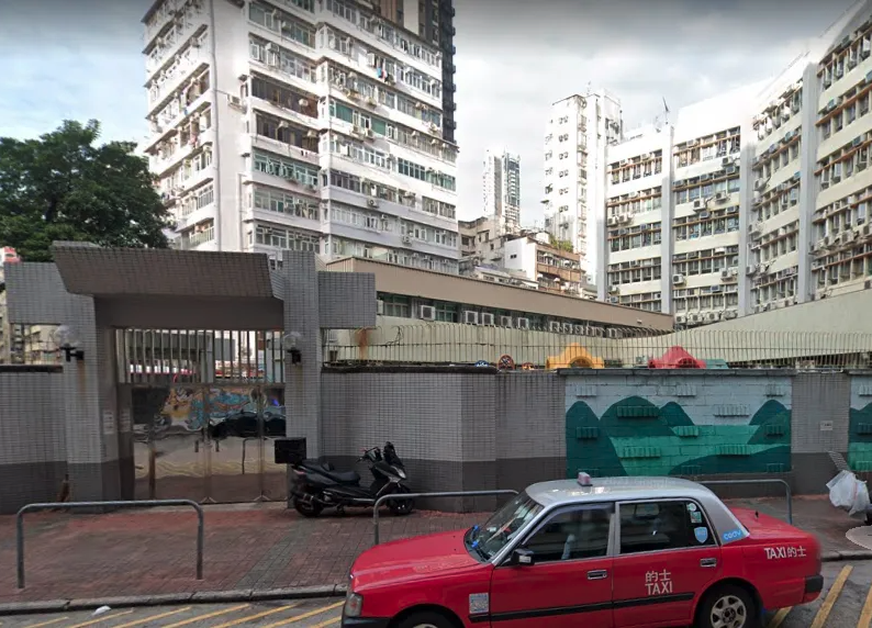 職員疑在院舍內的露天遊樂場施暴。