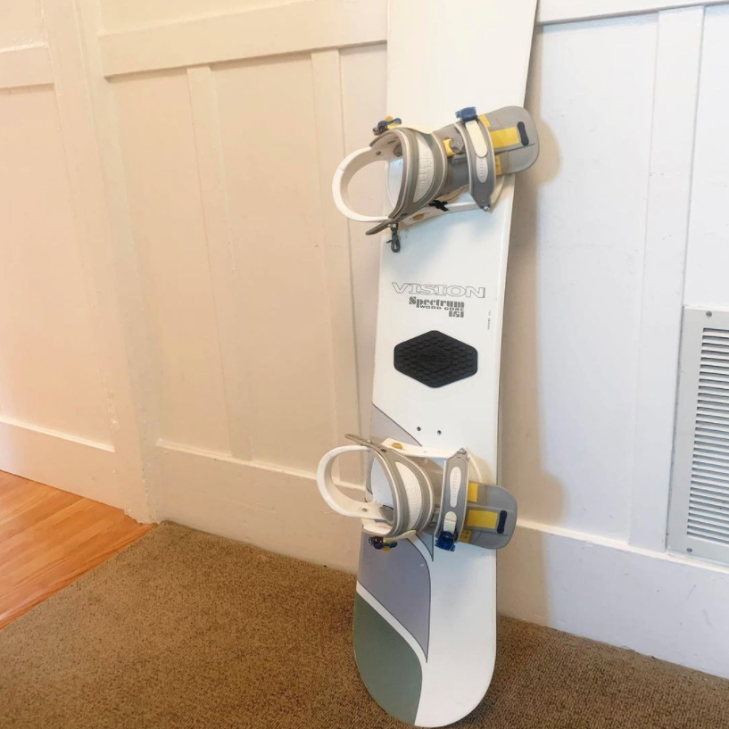 第4次 $95美元(約741港元) 滑雪板