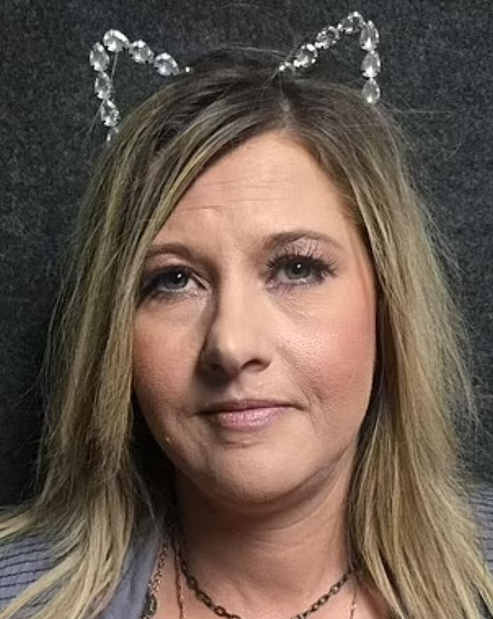 美國有位現年48歲的媽媽利用外表優勢,成功假扮女兒上大學騙取助學金。