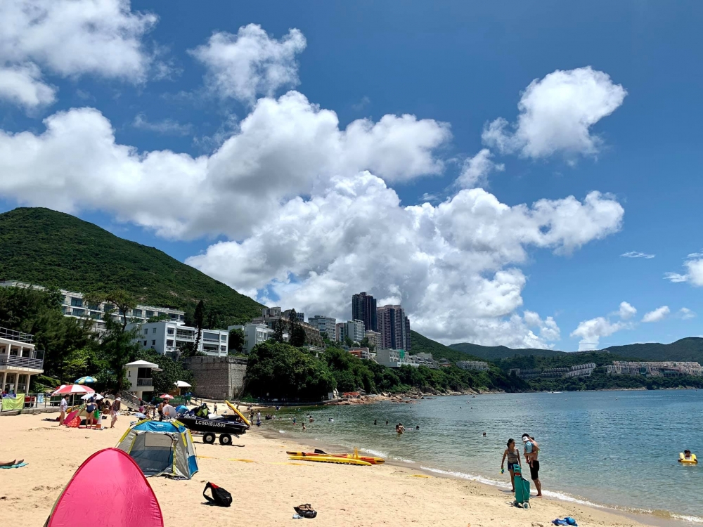 泳灘靠近赤柱廣場，人流較多。