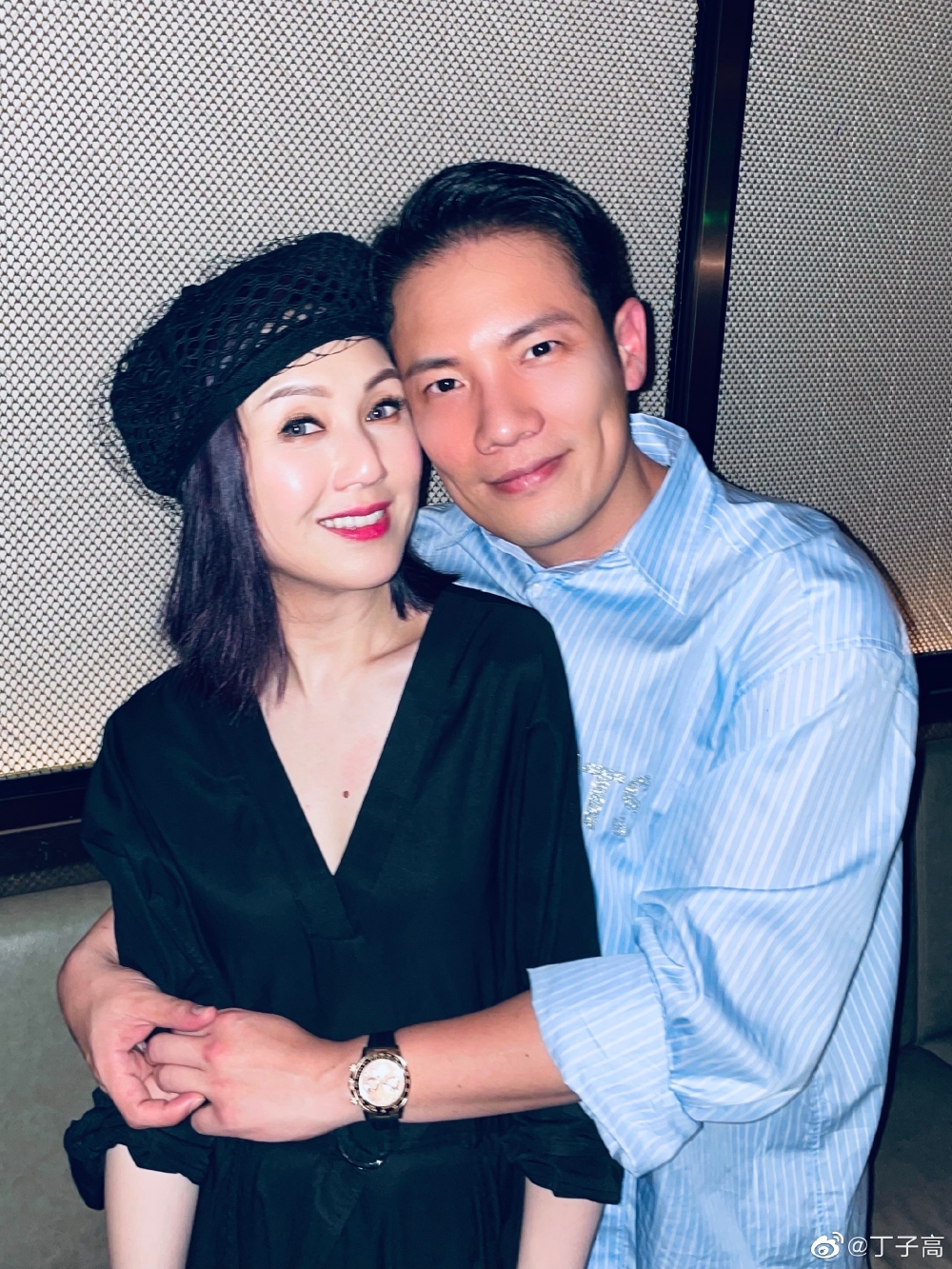 楊千嬅透露丁子高家人在上海,彼此有照應。