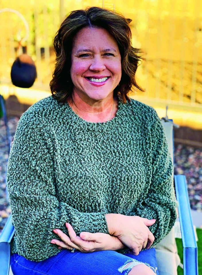 養父母離世後。Sandi的生母才和她相認。