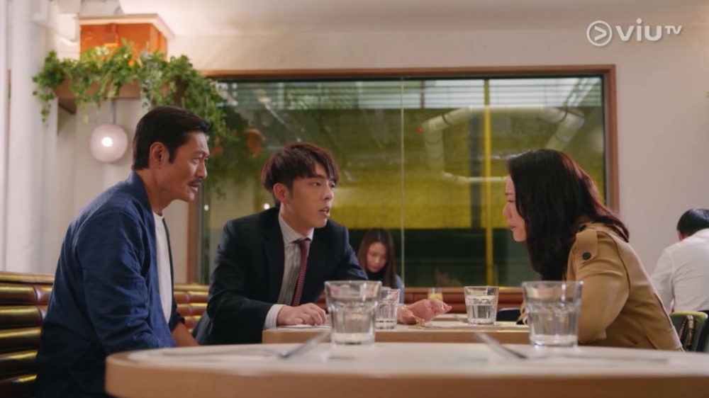 同事邀他放工後吃晚飯，乘機問借精一事。