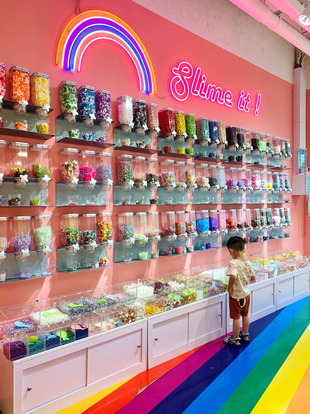 Slime It提供小朋友超愛的「鬼口水」（史萊姆）DIY。